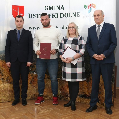 Wręczenie nagród i stypendiów uzdolnionej młodzieży